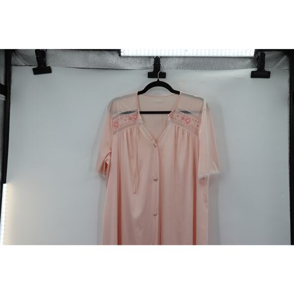 Vintage 1970s Nylon Short sleeve Button Front Nightgown. - Picture 3 of 11